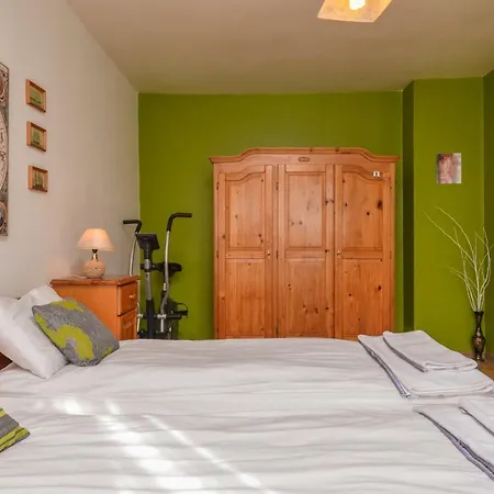 Our Is Your - Cosy Two Bedroom Next To Ndk And Vitoshka Apartment